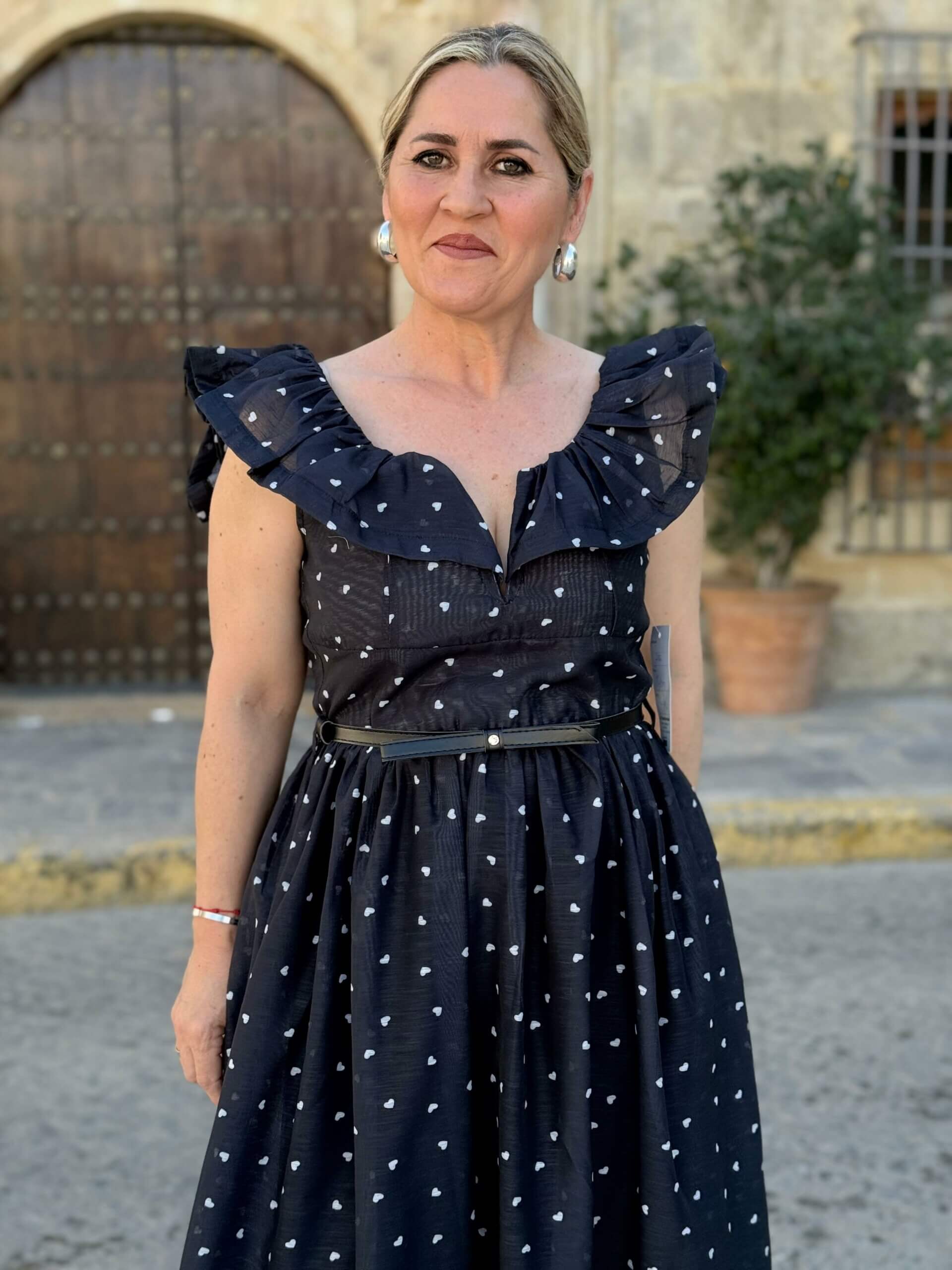 vestido-elegante-negro-estampado-blanco