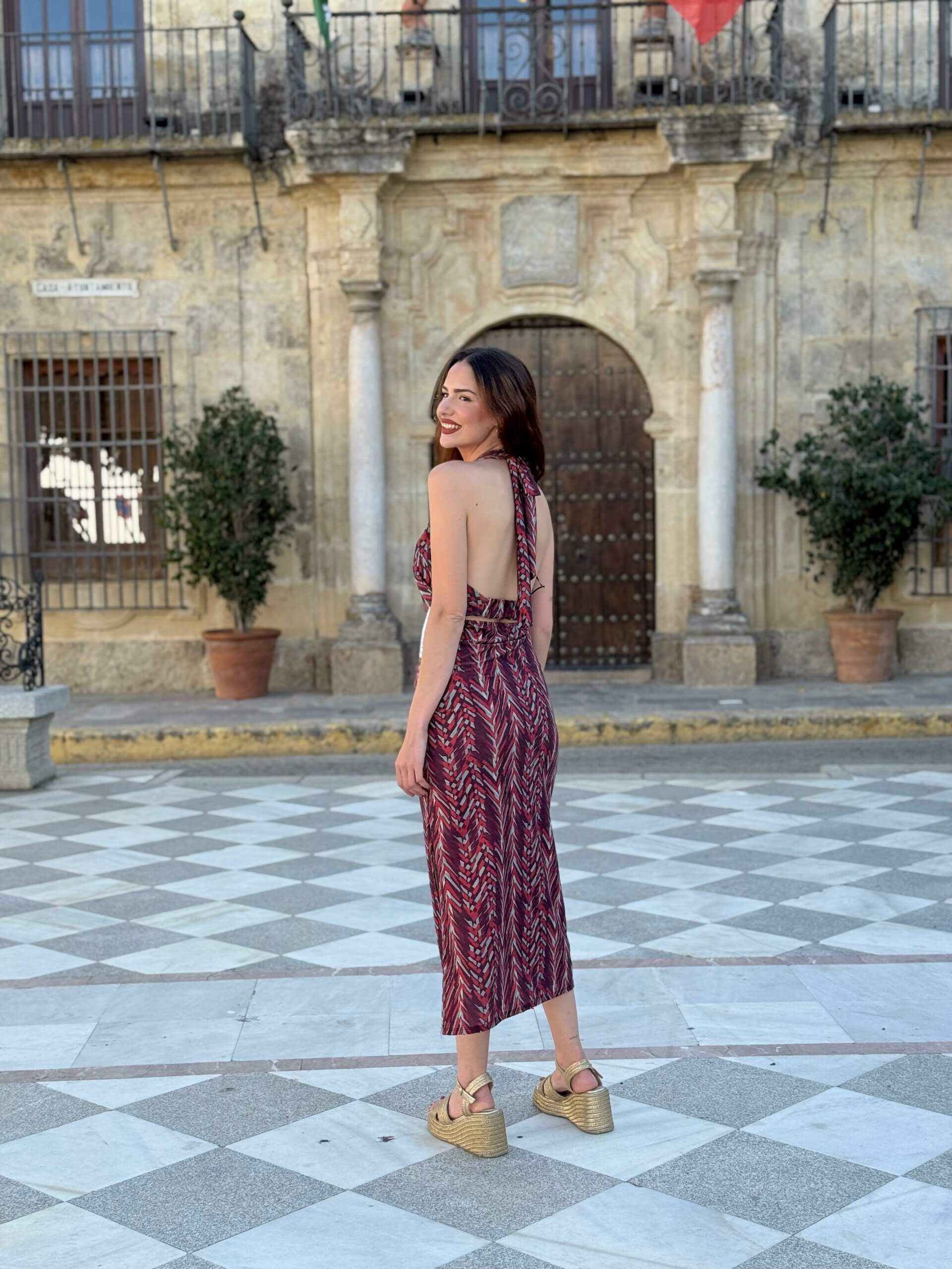 vestido estampado con escote halt