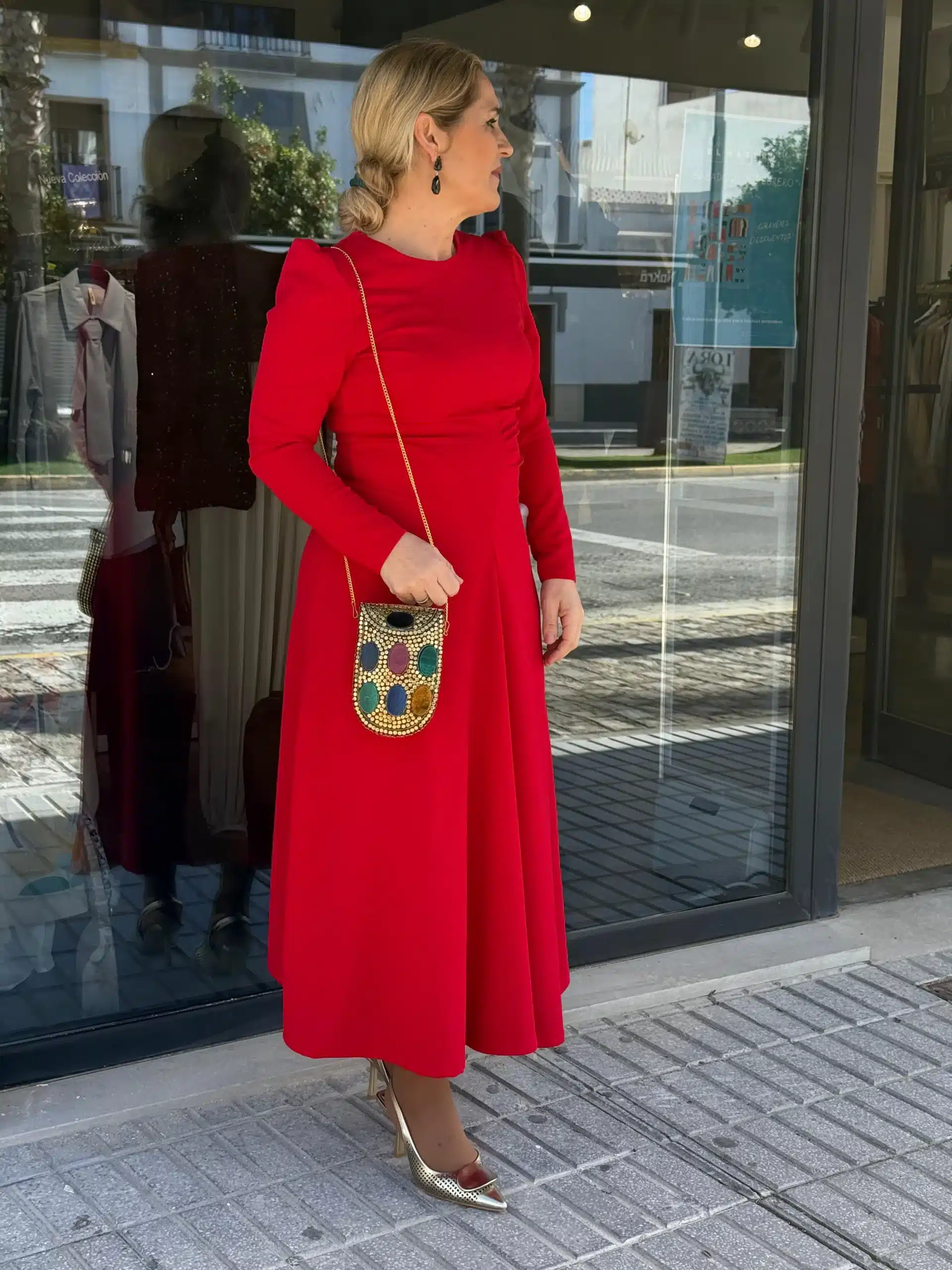 Vestido midi evasé rojo elegante Vestido midi evasé elegante rojo con manga larga para invitada