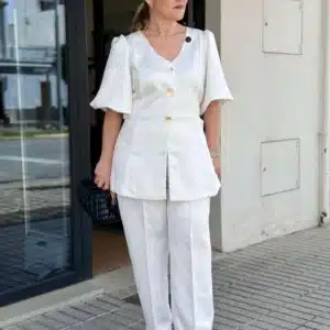 Conjunto elegante mujer tallas grandes en color blanco nácar con pantalón recto